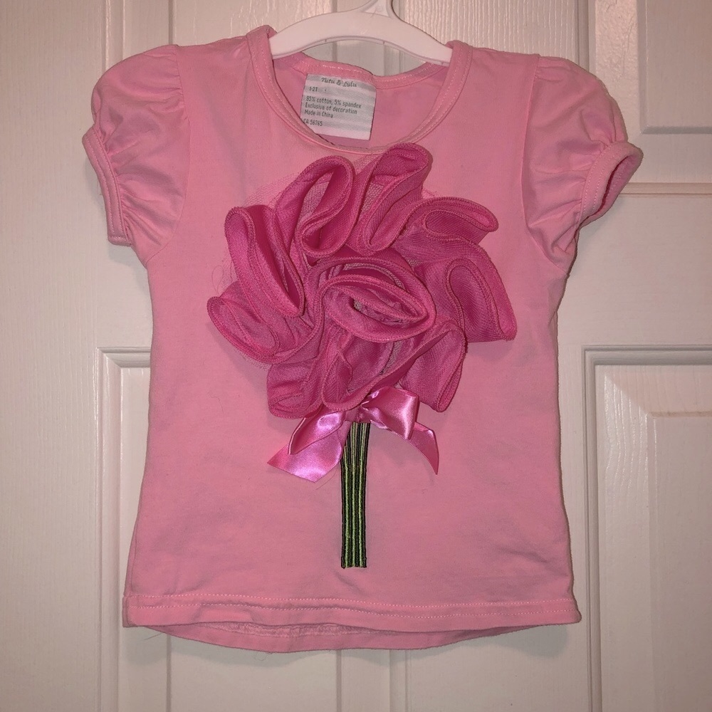 Girls’ size 1-2T pink top w/BIG flower by Tutu & Lulu 🌻